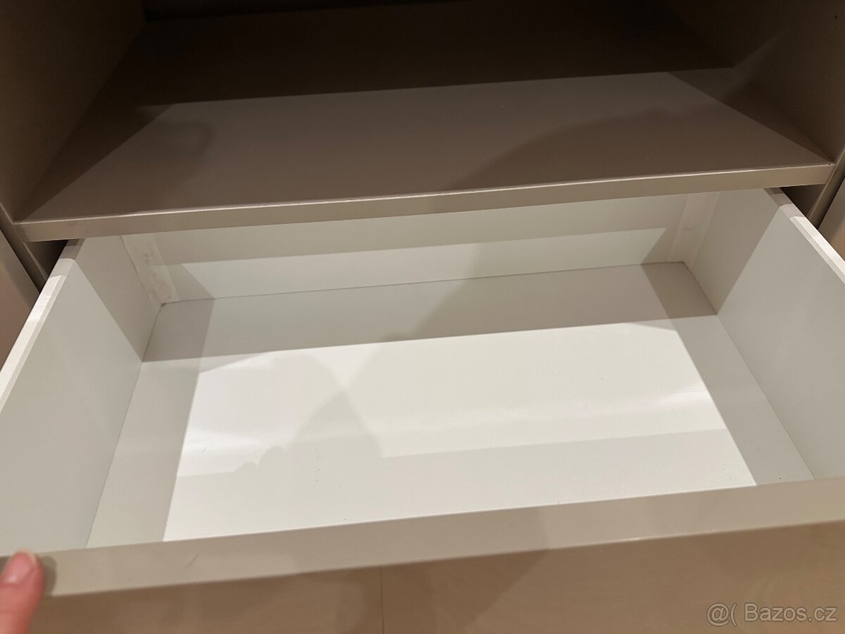 Televizní stolek - 3