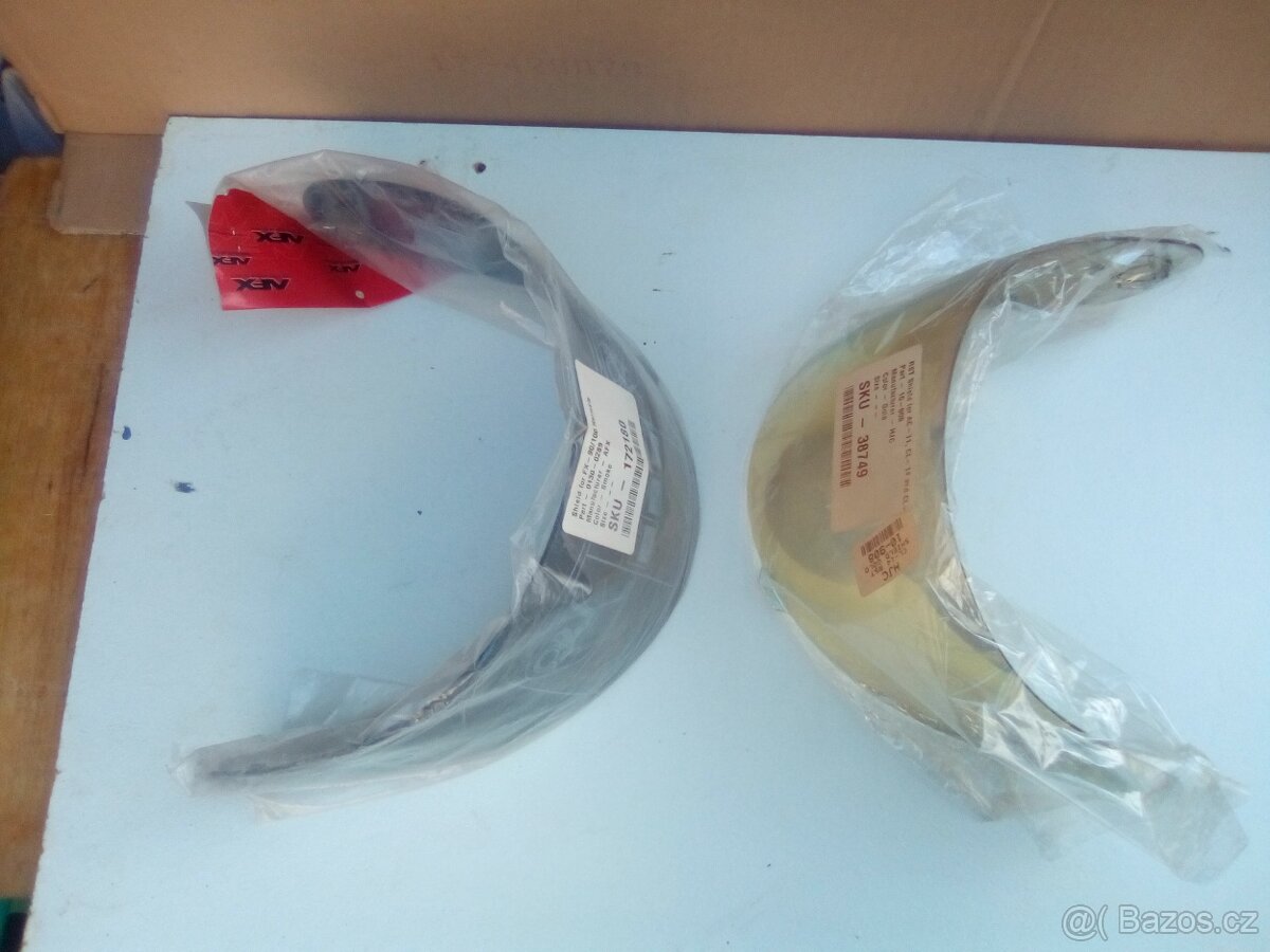 Štít - hledí přilby - 3