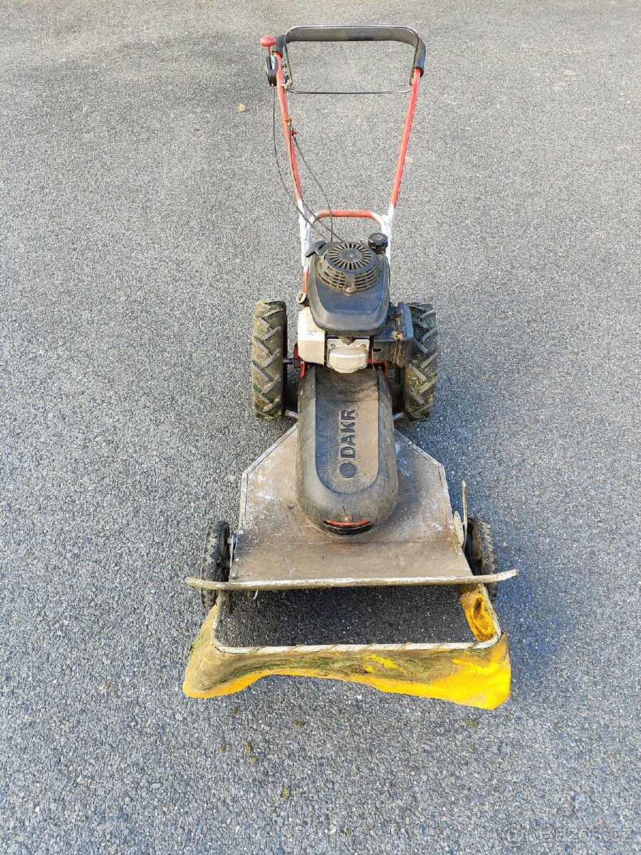 Sekačka s pojezdem Dakr Tektron - 3