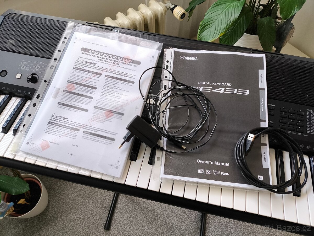 Klávesový nástroj Yamaha PSR e433 skvělý stav - 3