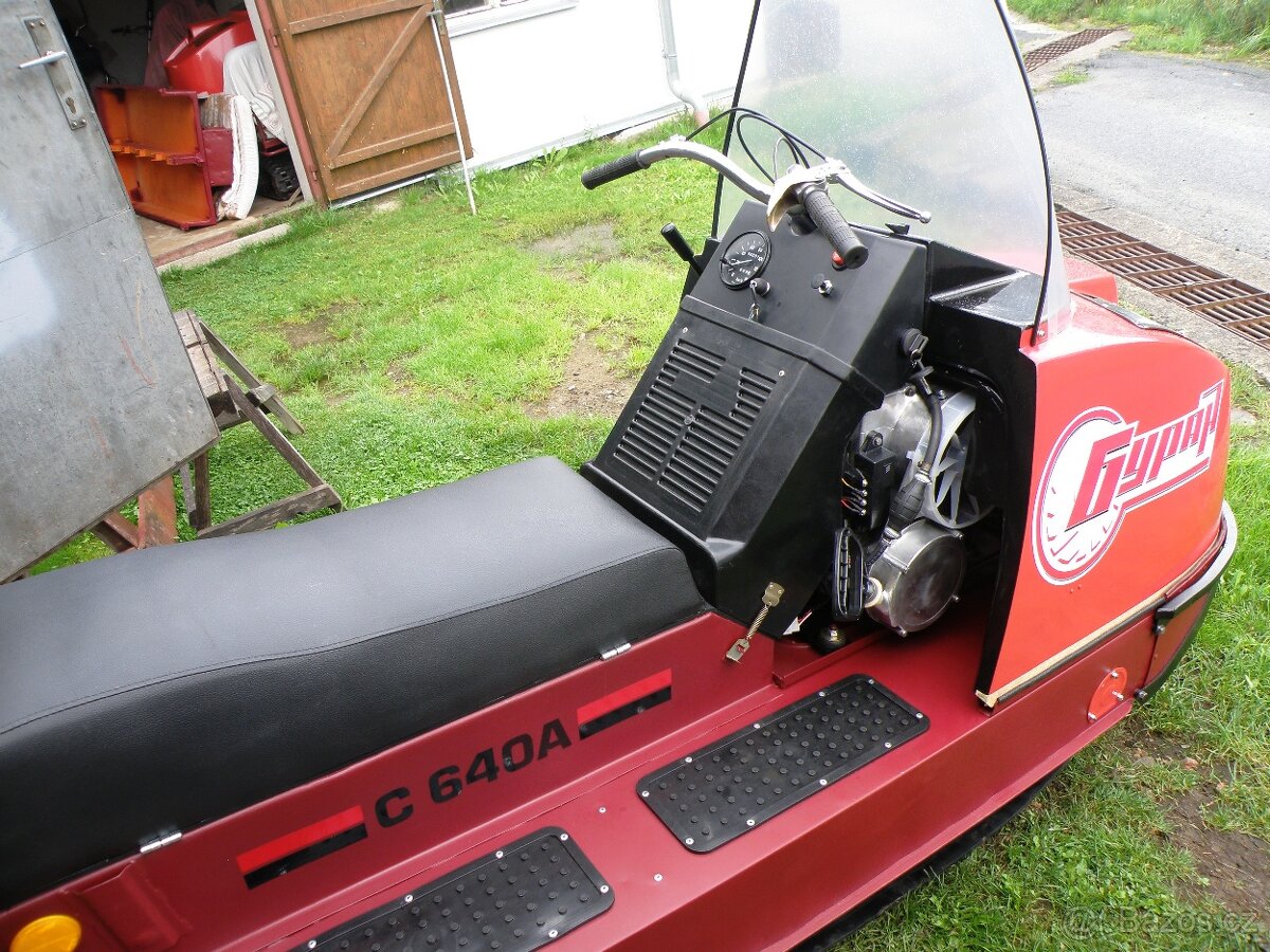 Opravy sněžných skútrů. - 3