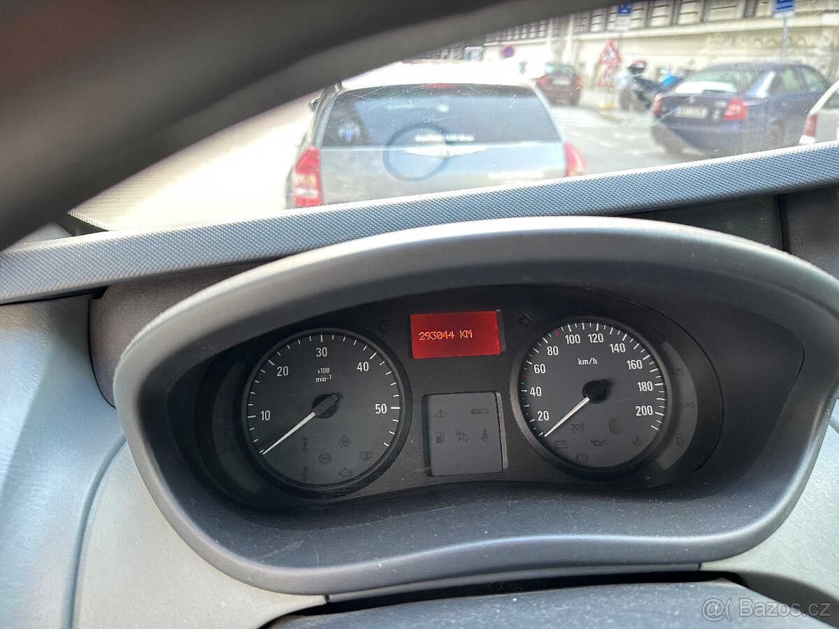 Pronájem dodávka 6 míst - 3