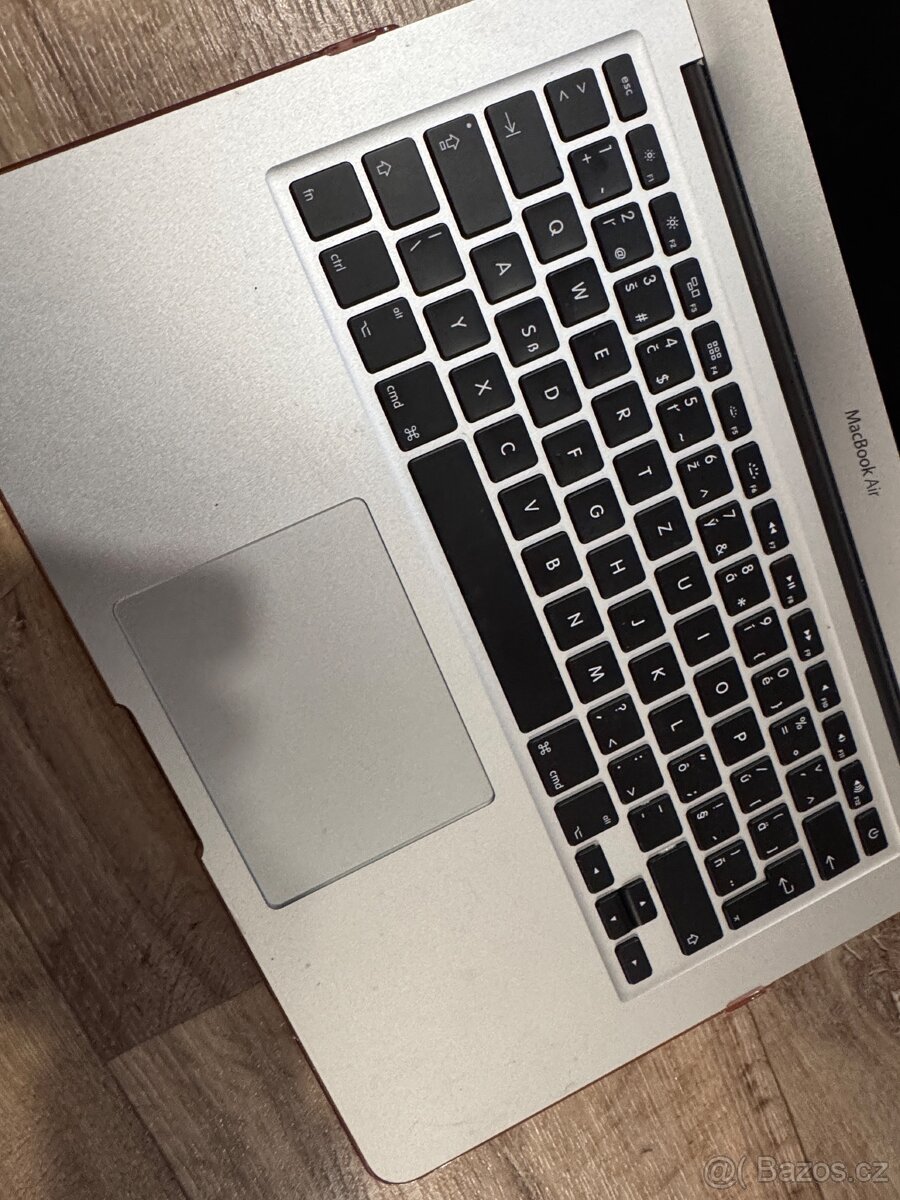 MacBook Air 13” (2017) – skvělý stav, jen 65 cyklů baterie - 3