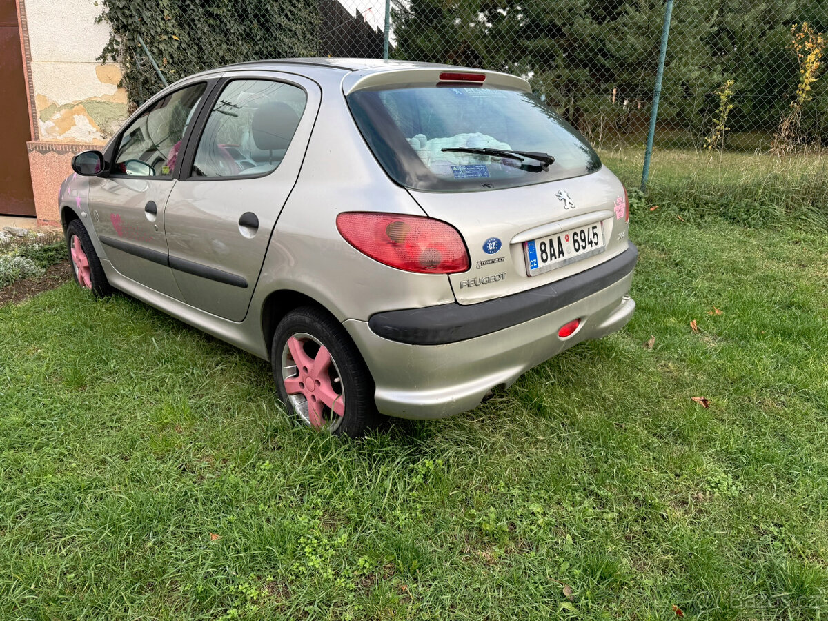 RŮŽOVÁ RAKETA NA PRODEJ - 3