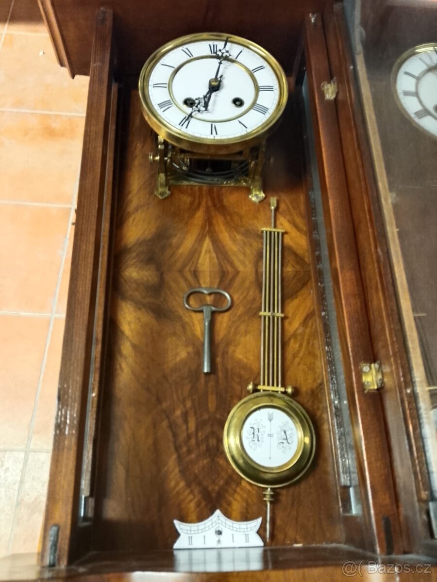 REZERVACE Více než 100 let staré nástěnné hodiny – - 3
