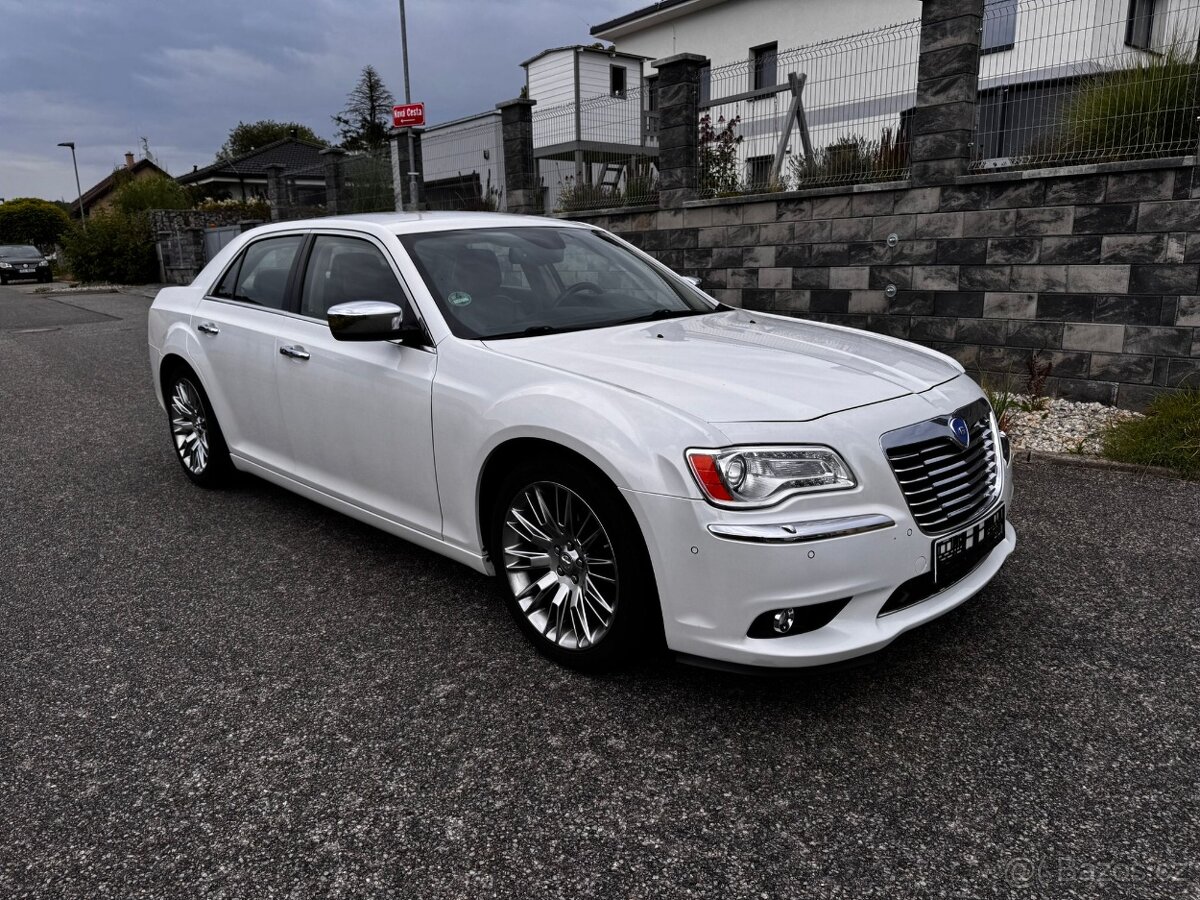 Chrysler 300C-Lancia Thema - 3