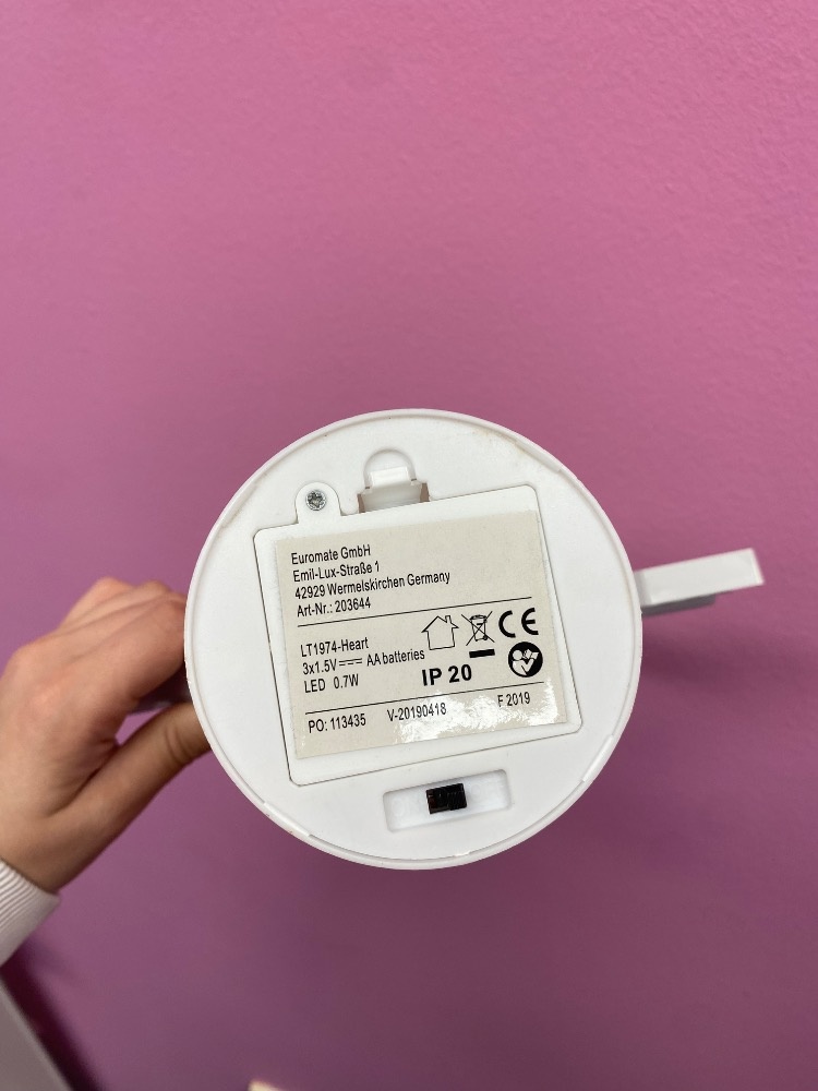 Dekorace/neon lampa ve tvaru srdce a šípu - 3