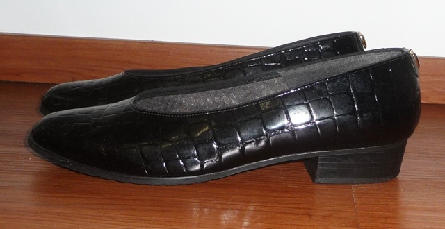 Kožené lakované černé lodičky, vel. 40 - 3