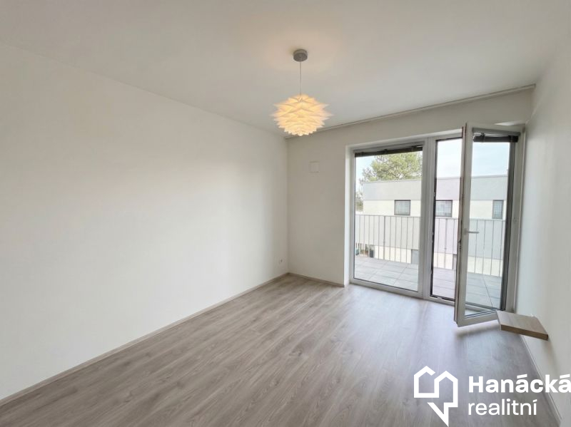 Pronájem 2+kk s balkonem a parkováním, ul.... - 3