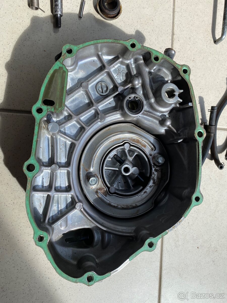 Honda cbr 125 pravý bok motoru - 3