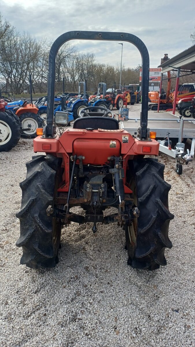 malotraktor Mitsubishi MT240 4x4 - 3