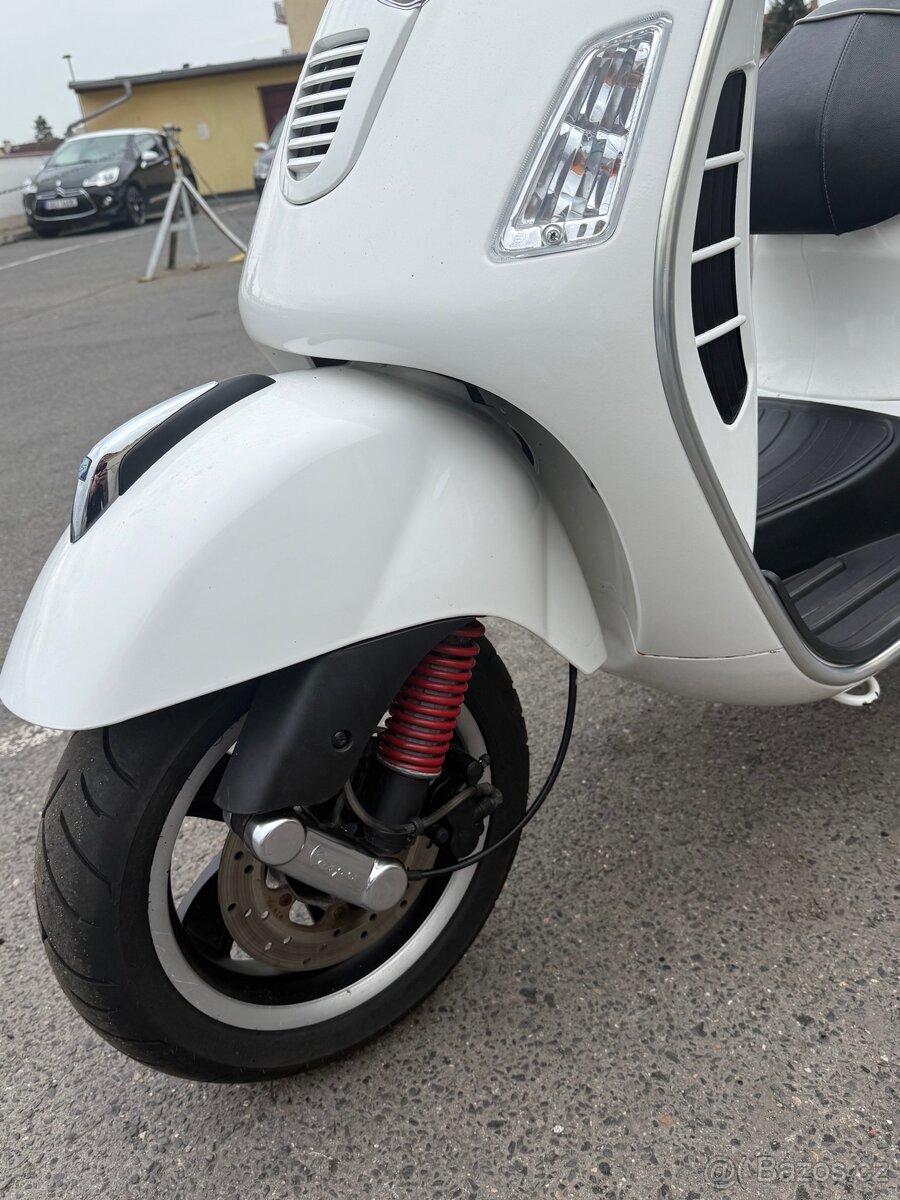 Vespa GTS 300 - 3