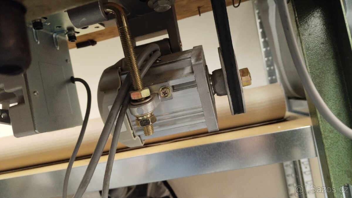 Průmyslový šicí stroj 2-jehlový PFAFF - 3