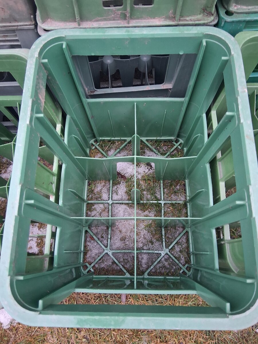 Prodám více kusů bedýnek na lahve - 3