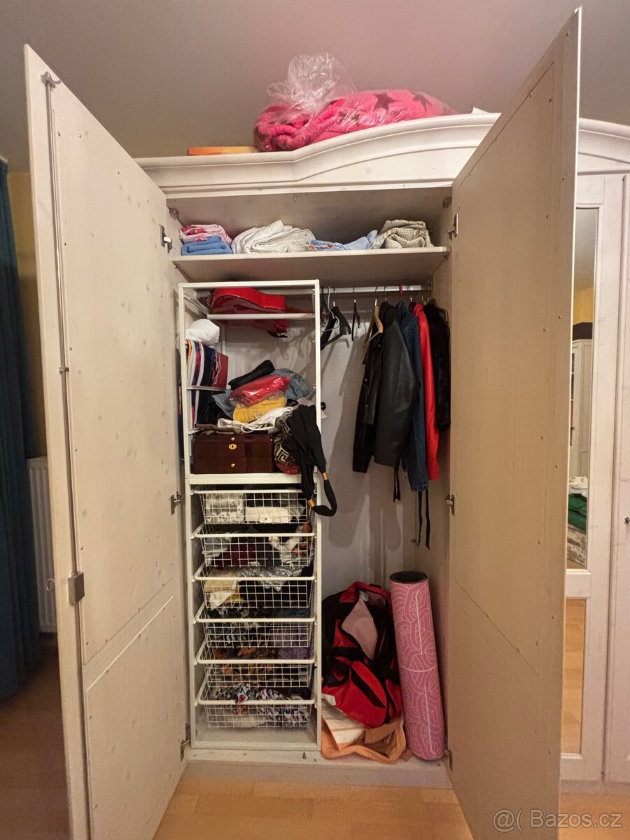 Šatní skříň ze dřeva - 3