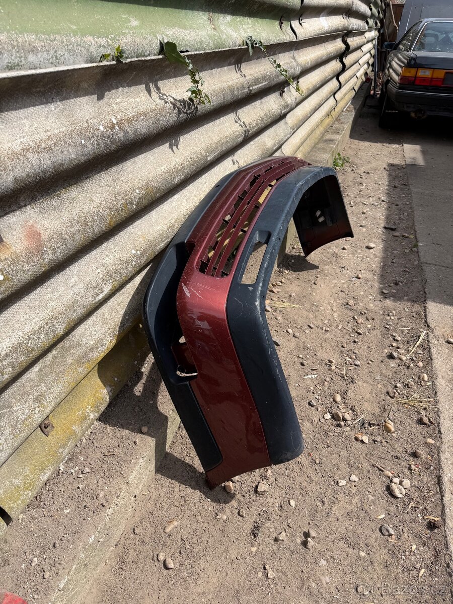 Nárazník audi V8 - 3