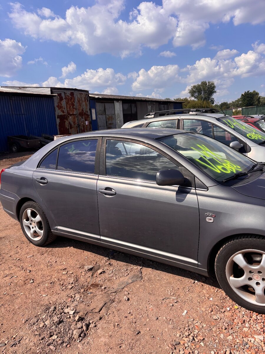 Toyota Avensis druhé generace - 3