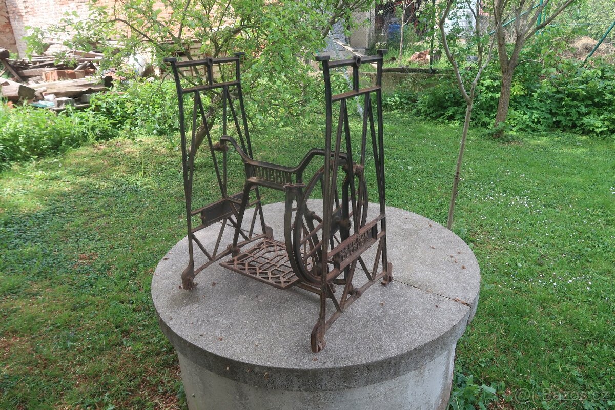 Podstavec šicího stroje - stolek - 3