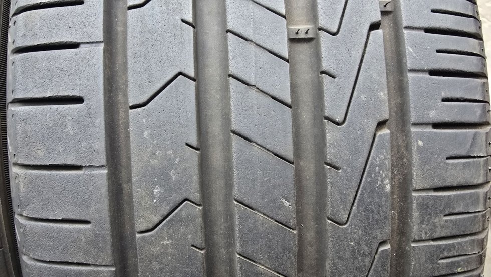 Letní pneu 235/45/18 Hankook - 3
