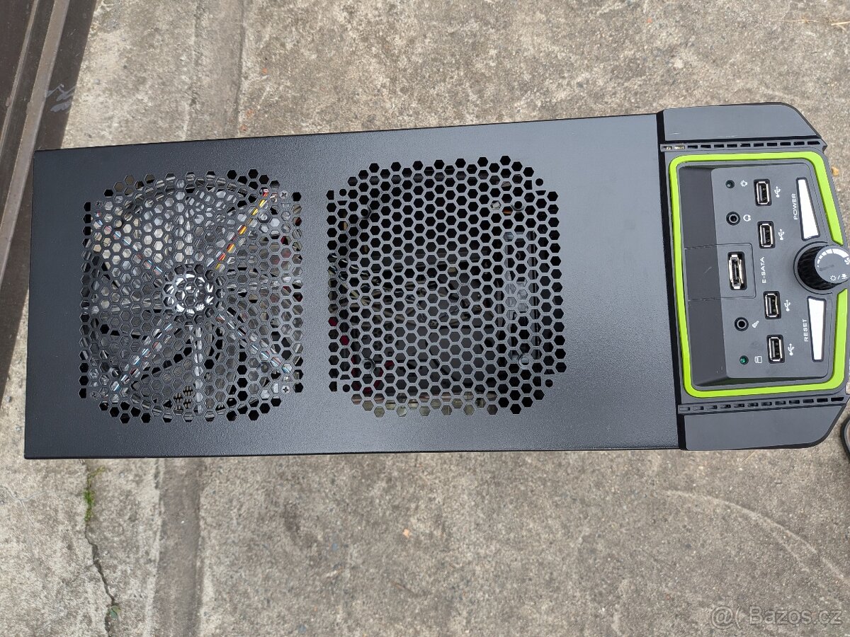 Ikonická PC skříň Thermaltake Element V NVIDIA Edition - 3