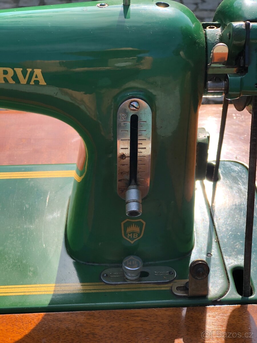 Starý šicí stroj Minerva - 3