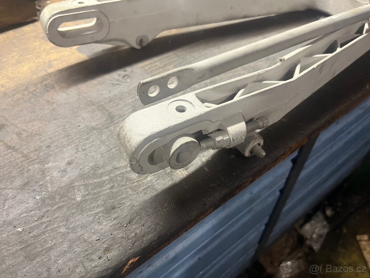 Cz 472 alu hlinikova kyvna vidlice a stit - 3