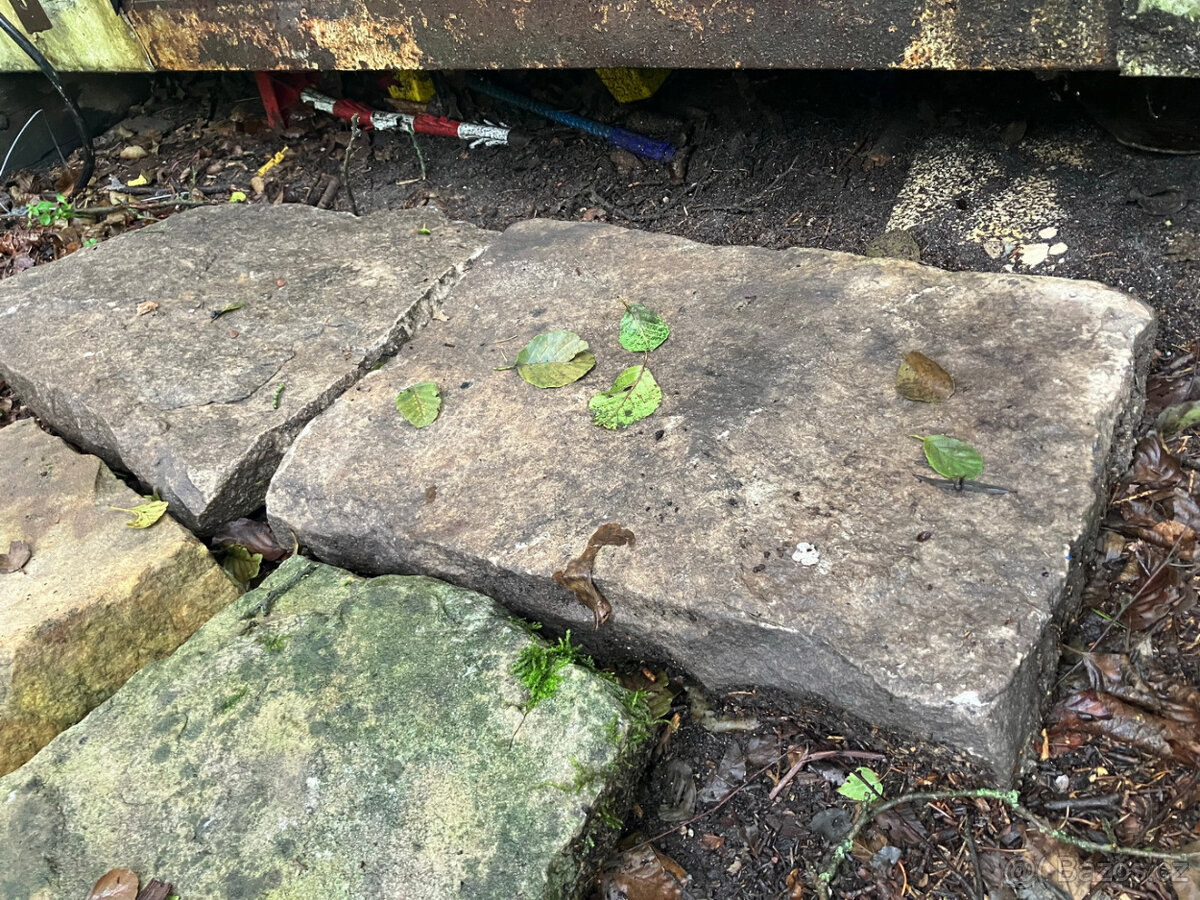 Poptávám komínovou desku / hlavu (z pískovce), cca 60x60 cm - 3