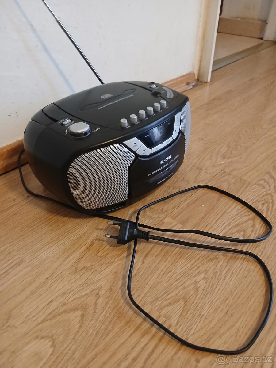 RÁDIO VAJÍČKO ZN. SENCOR 220 V. - 3