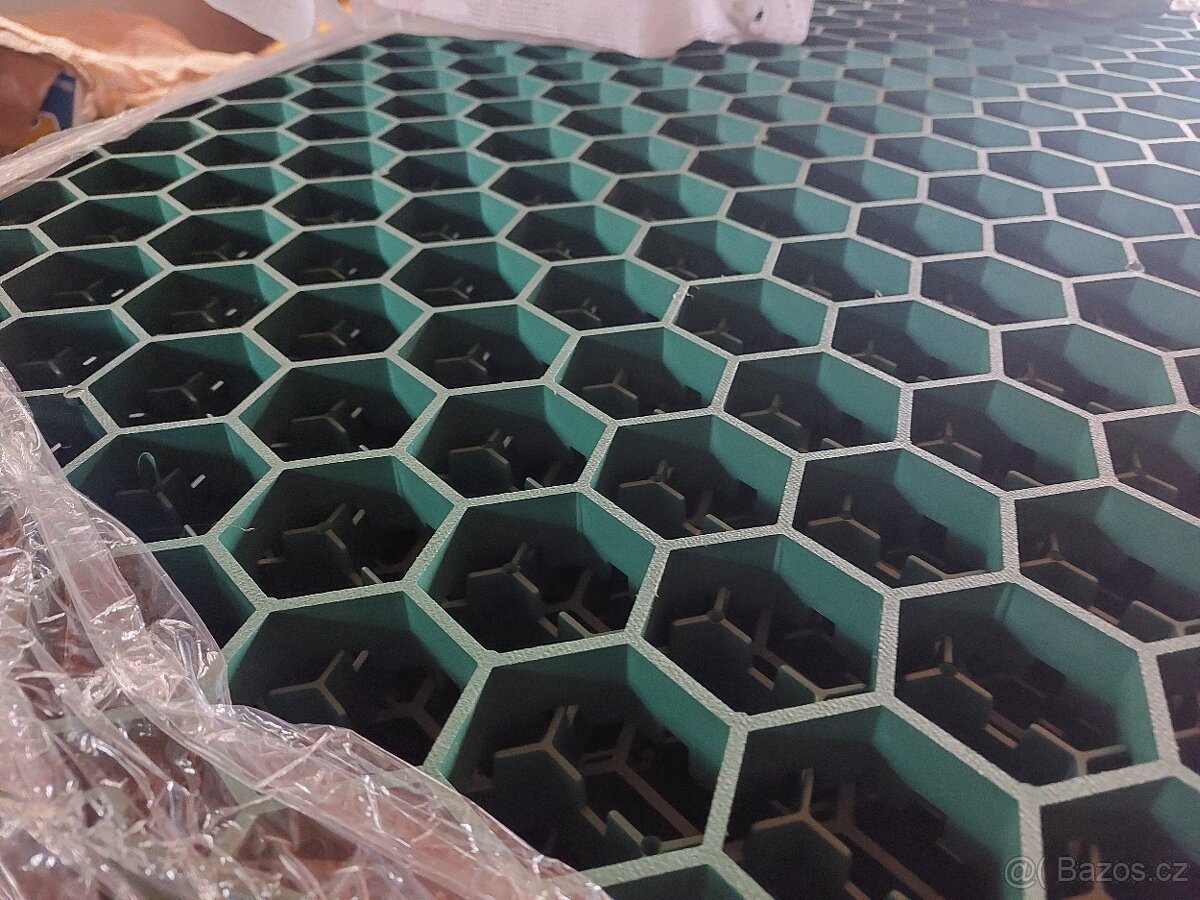 Zatravňovací dlaždice zelené 115x75x3 cm - 3