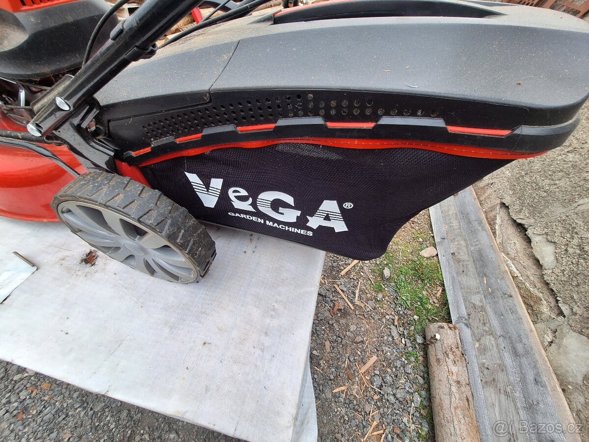 Prodám sekačku značky Vega - 3