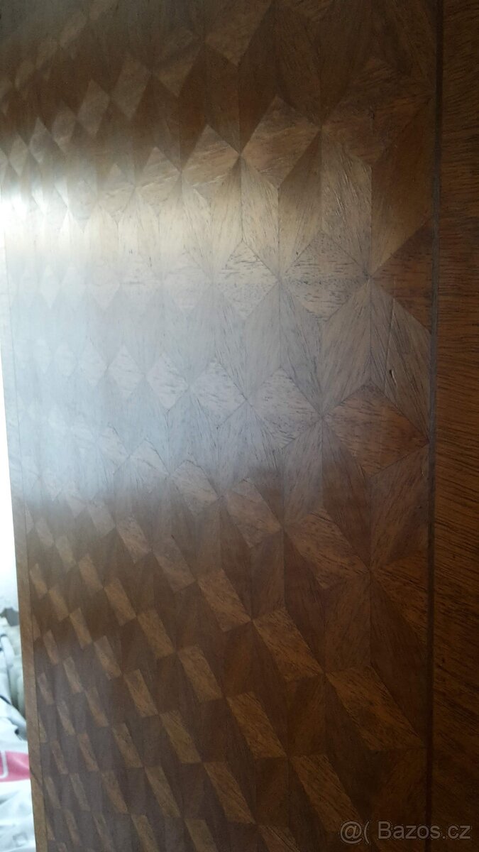 Starožitné skříně + zrcadlo - 3