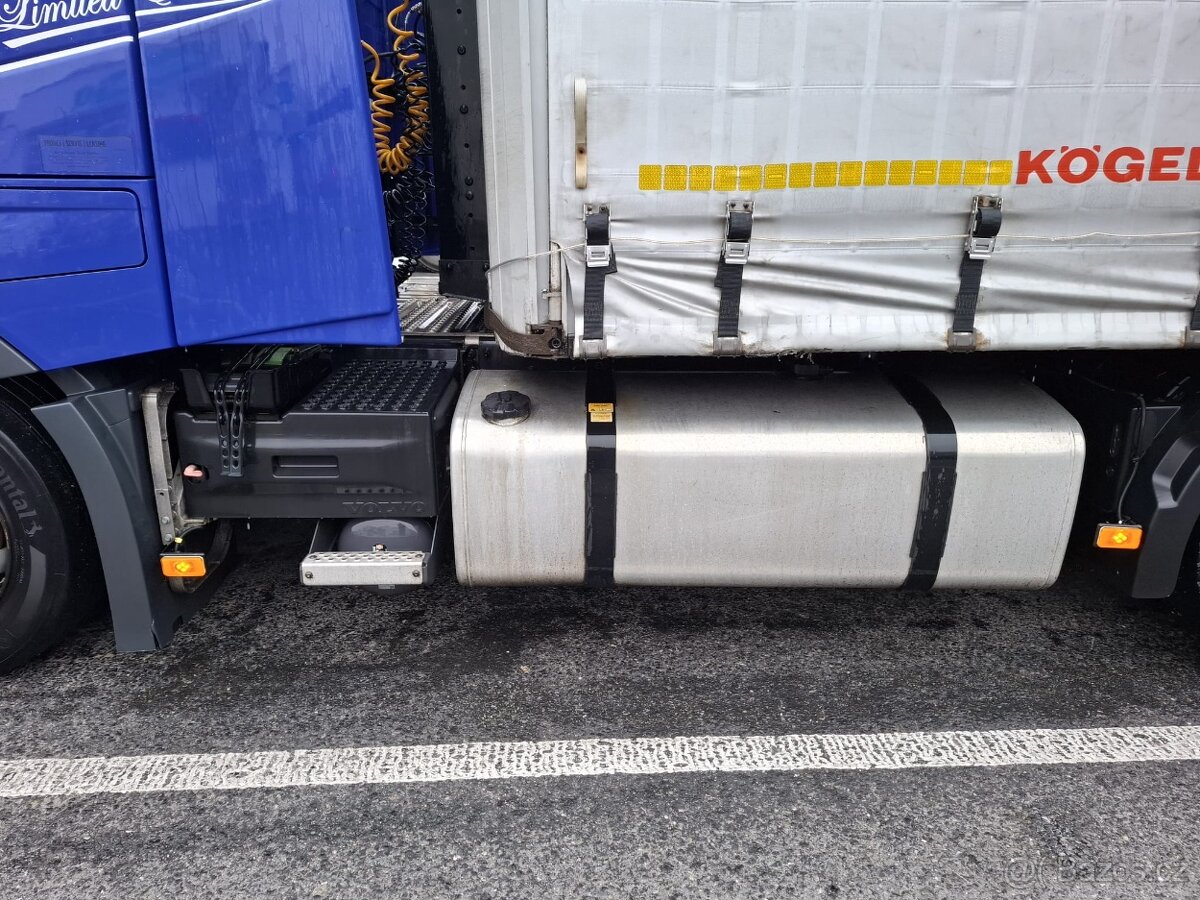 Tahač Volvo FH13 + návěs Kögel - 3
