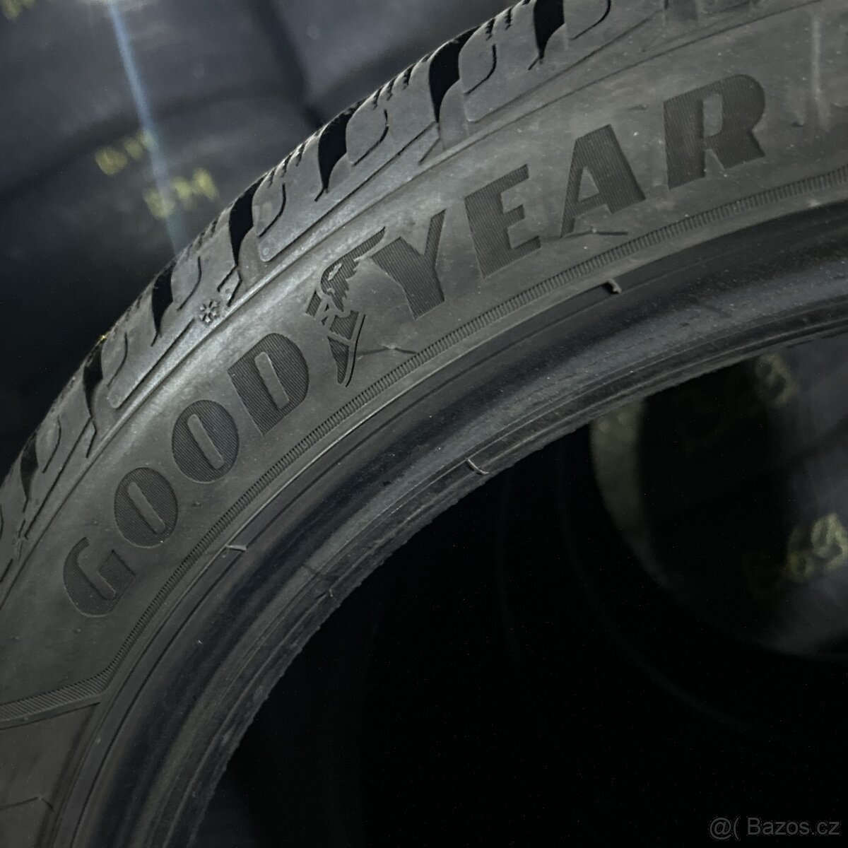 Zimní pneu 255/40 R20 101V Goodyear 6mm - 3