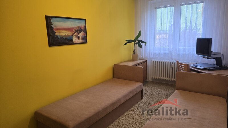 Prodej velkého bytu 3+1, 73m2, s balkónem, zahradou a parkov - 3