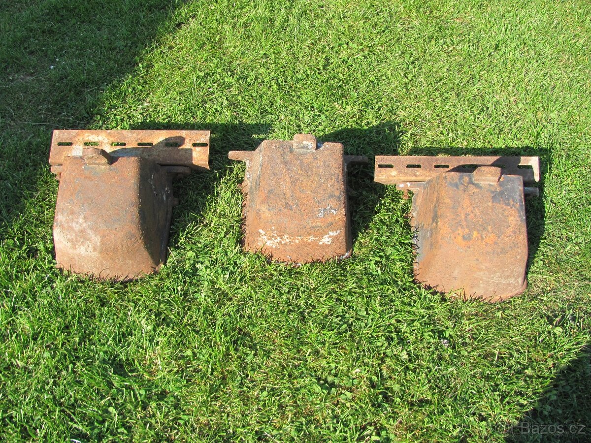 Staré litinové napáječky - 3