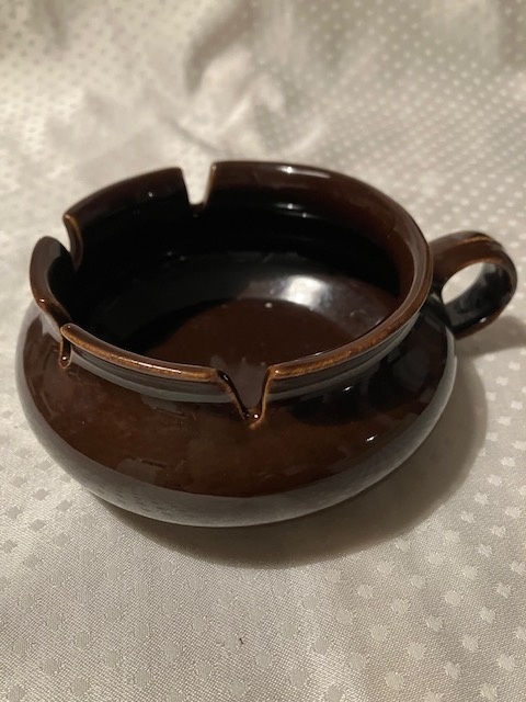 Keramický popelník hnědý s vázičkou - 3