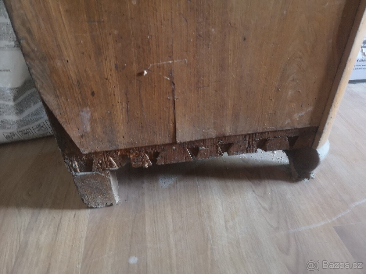 Stará skříň - 3