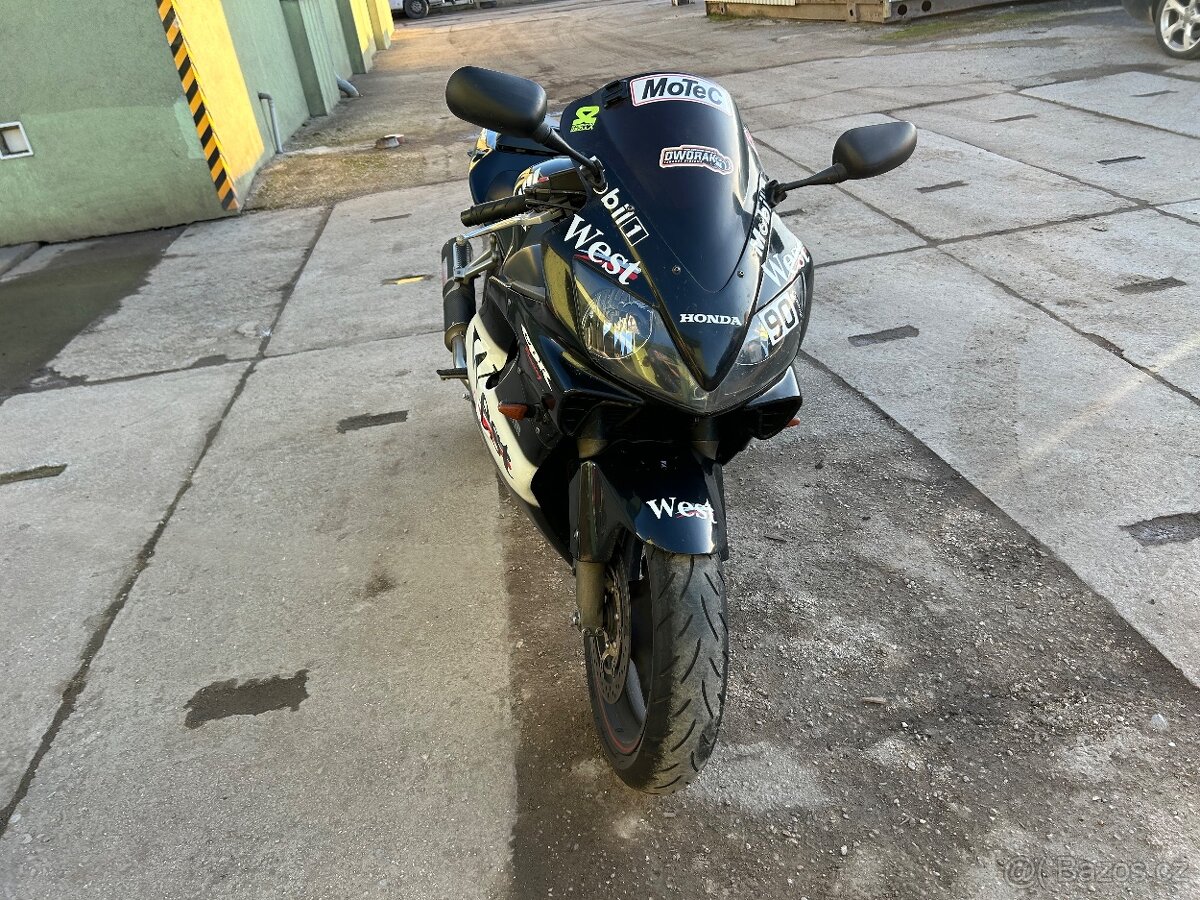 Cbr 600f4i - 3