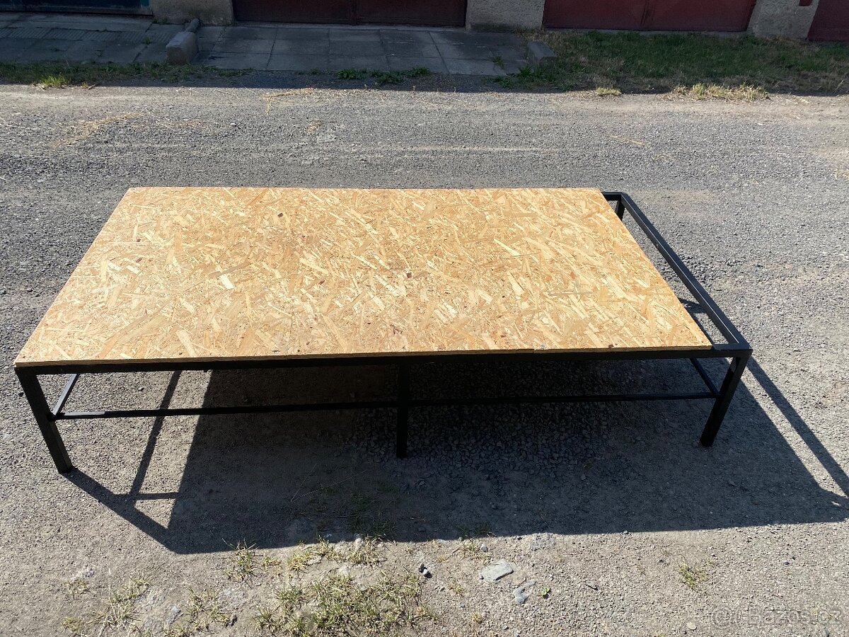 Stůl z dřevotřísky - 3