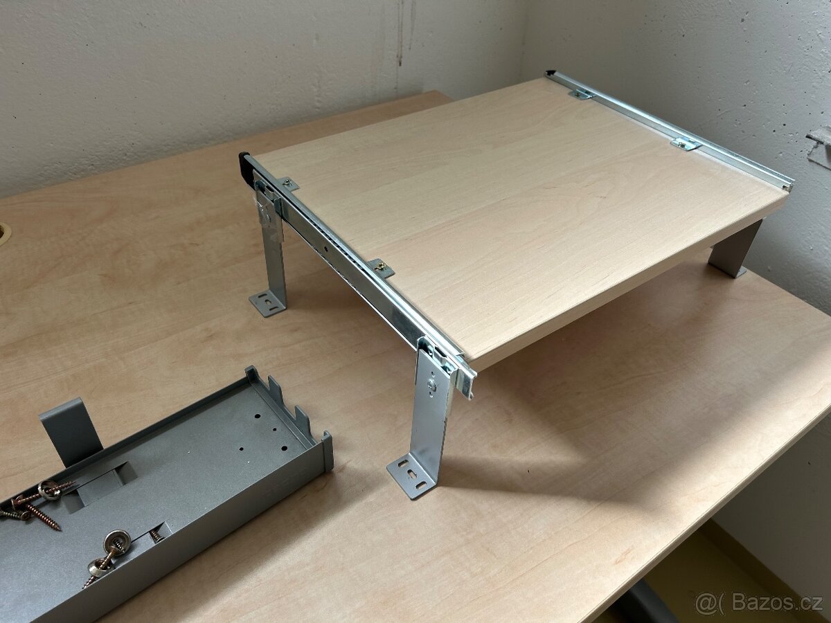 Kancelářský stůl - 3