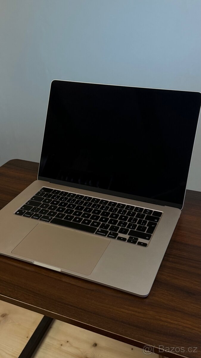 MacBook Air 15" M2 8/512 hvězdně bílý jako nový - 3
