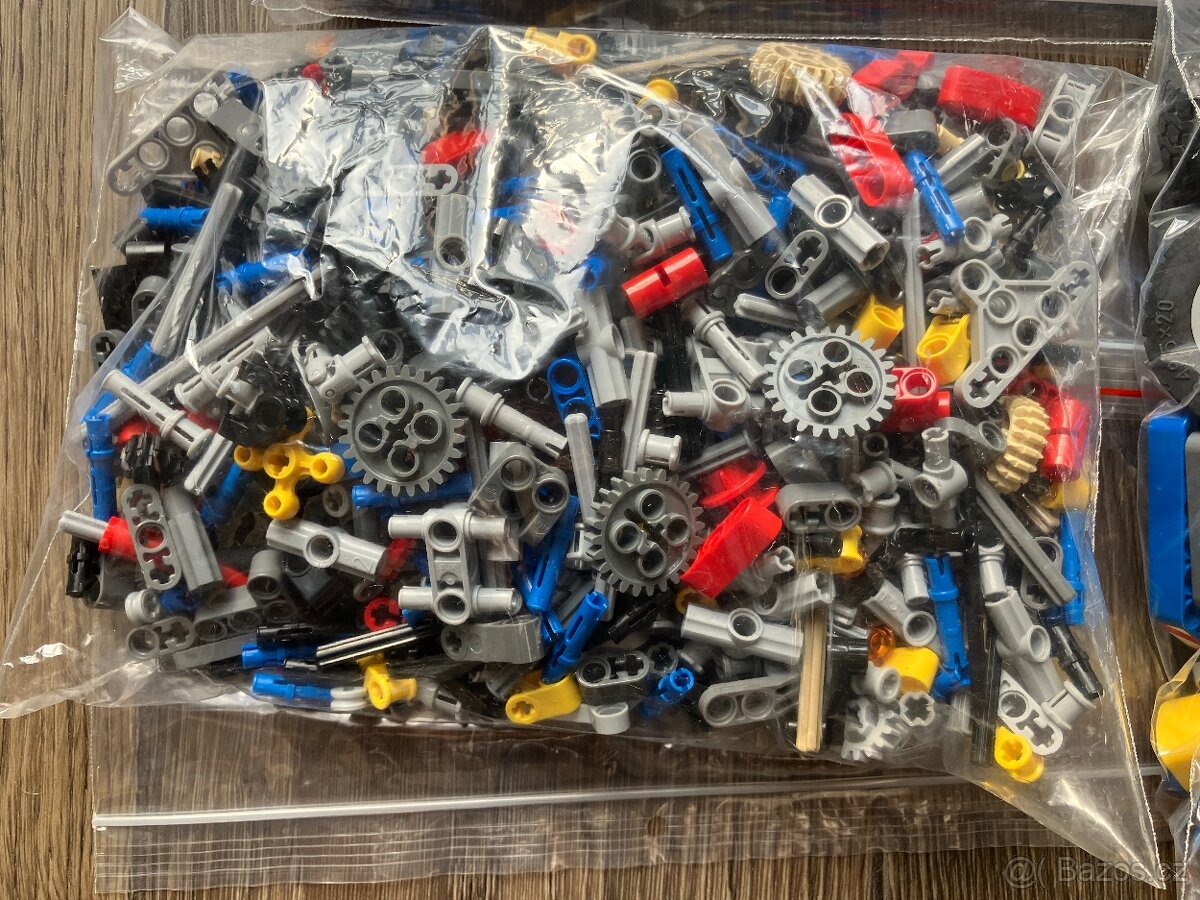 LEGO Technic 42024 Nákladní vůz s kontejnerem - 3