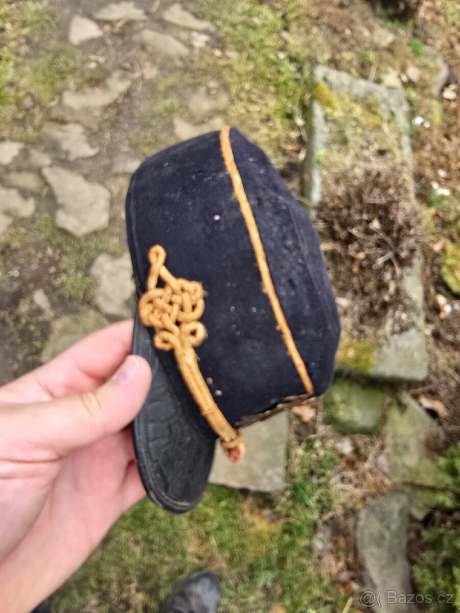 KRÁSNÁ STARÁ HASIČSKÁ ČEPICE - 3