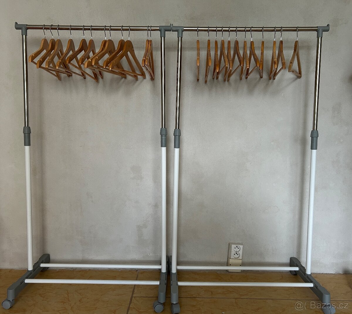 ŠTENDR - POJÍZDNÝ ŠATNÍ STOJAN 2 kusy - 3