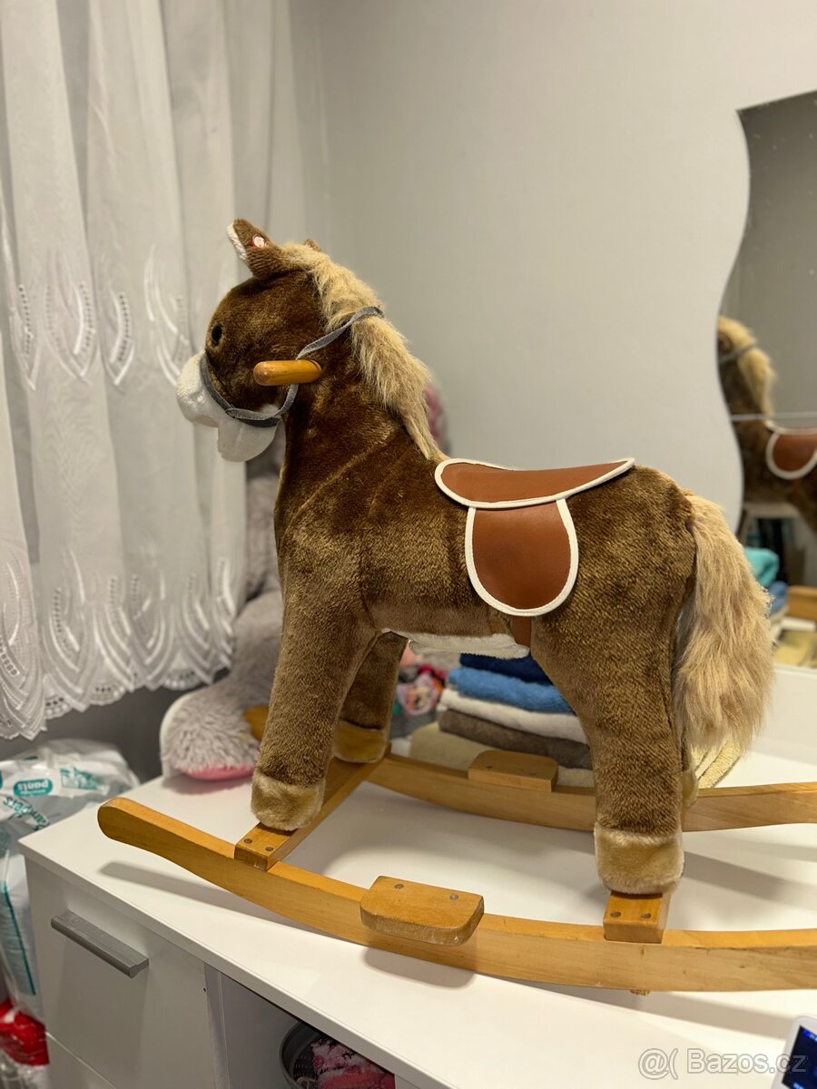 Houpací koník na baterie - 3