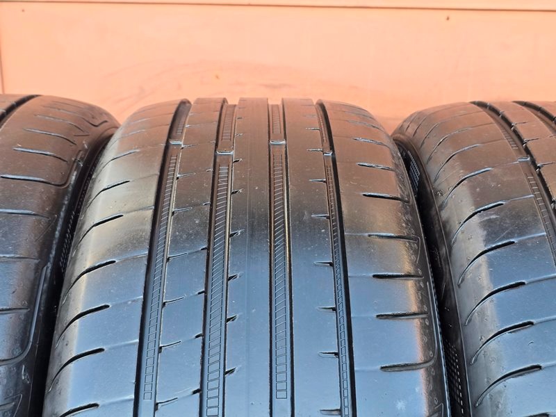 Letní Goodyear 235/45/19XL - 3