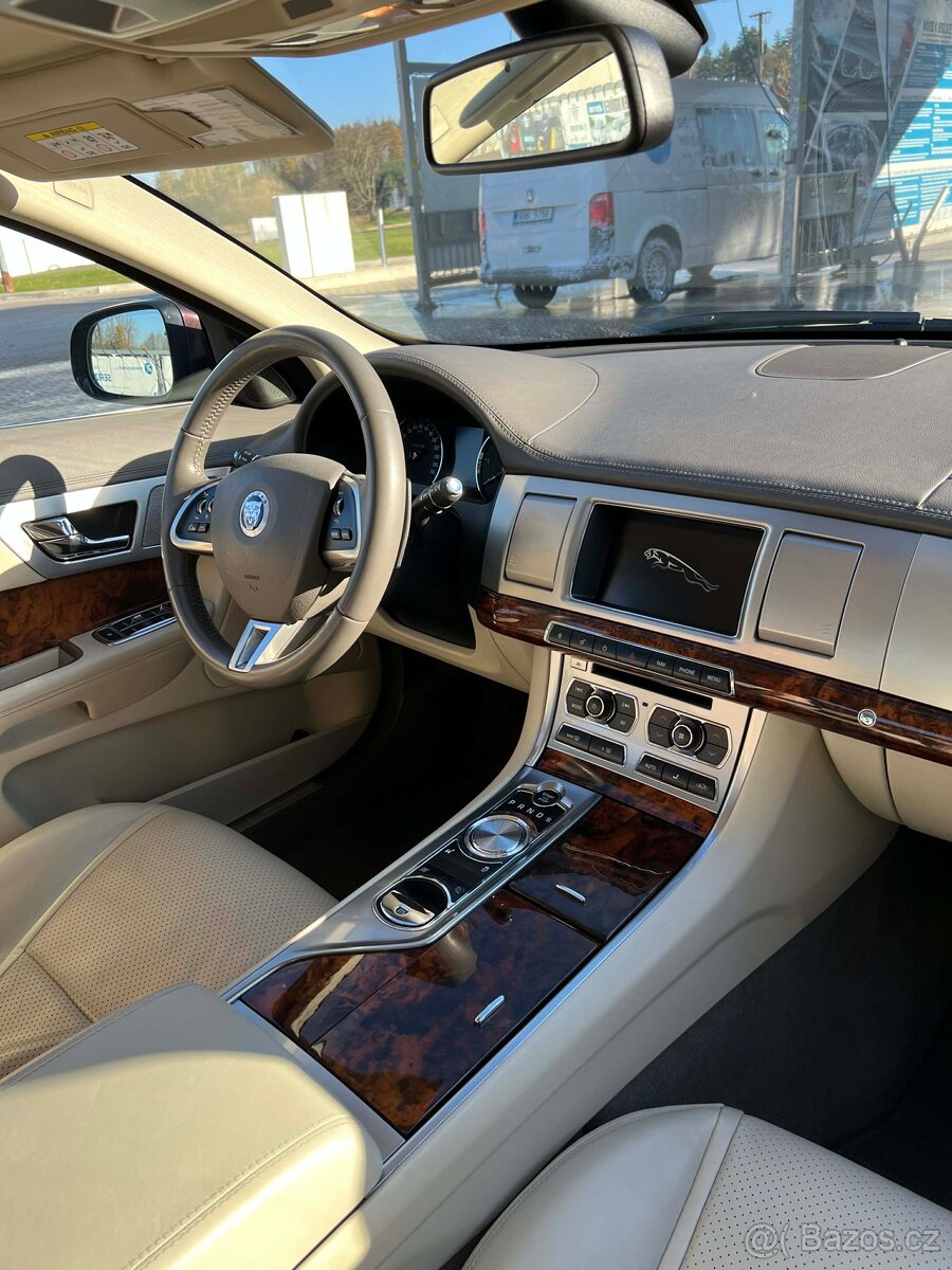 Jaguar XF - 3