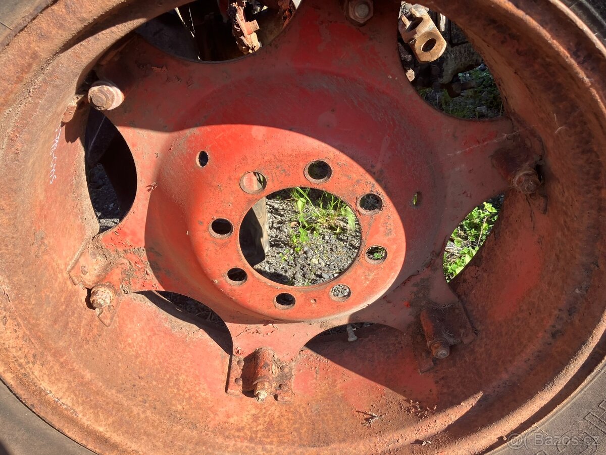 Zetor 5611-6945 kola - ráfky W12x28 - 3