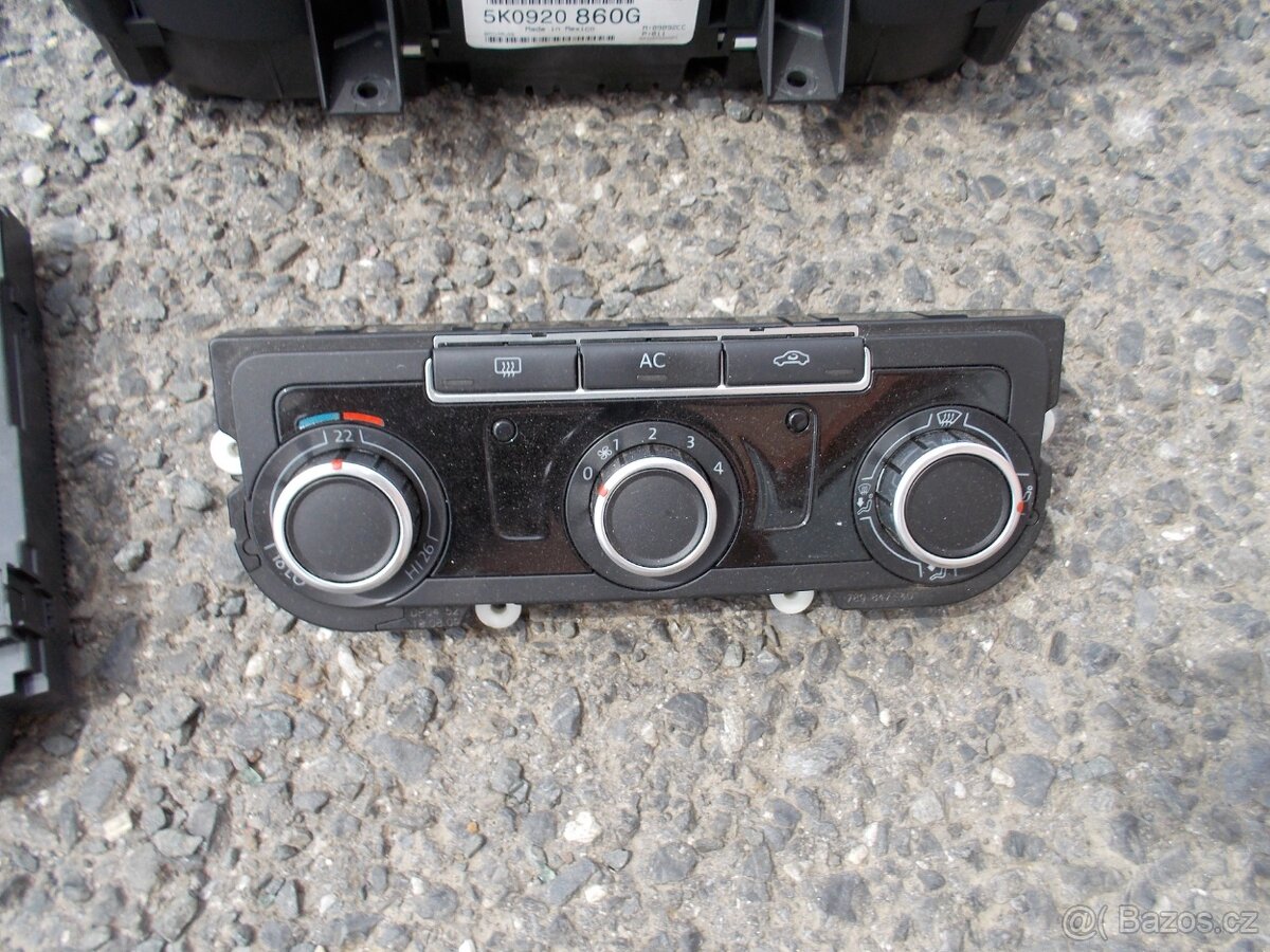 Budíky, ovládání klimatizace VW Golf VI - 3