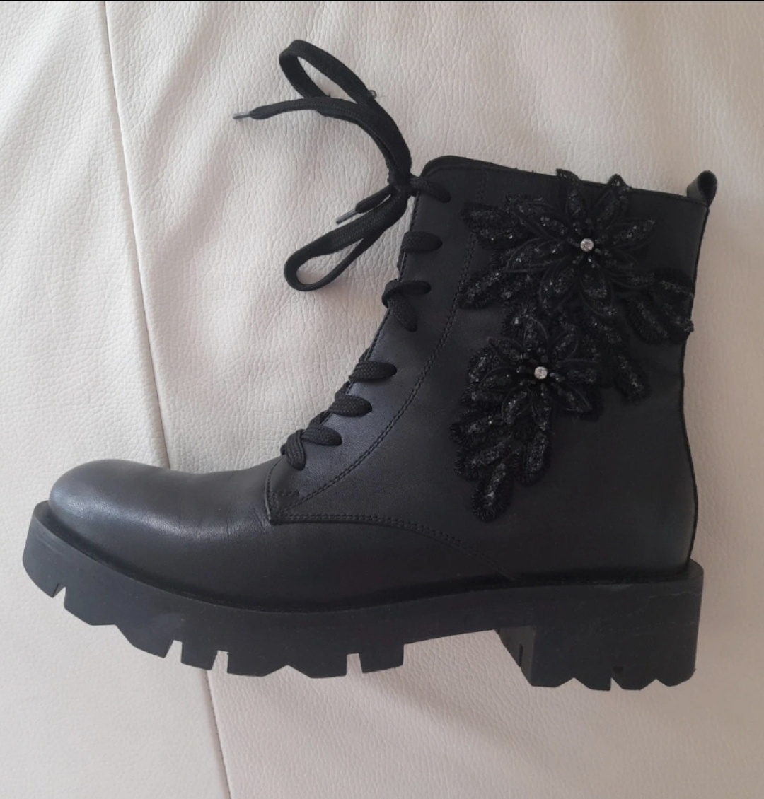 Prodám kožené kotníkové zimní boty s květinovou aplikaci - 3